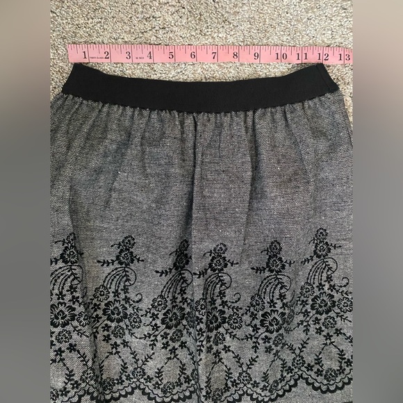 Accepting offers- Elegant Black and Gray Women's Skirt - Picture 4 of 5